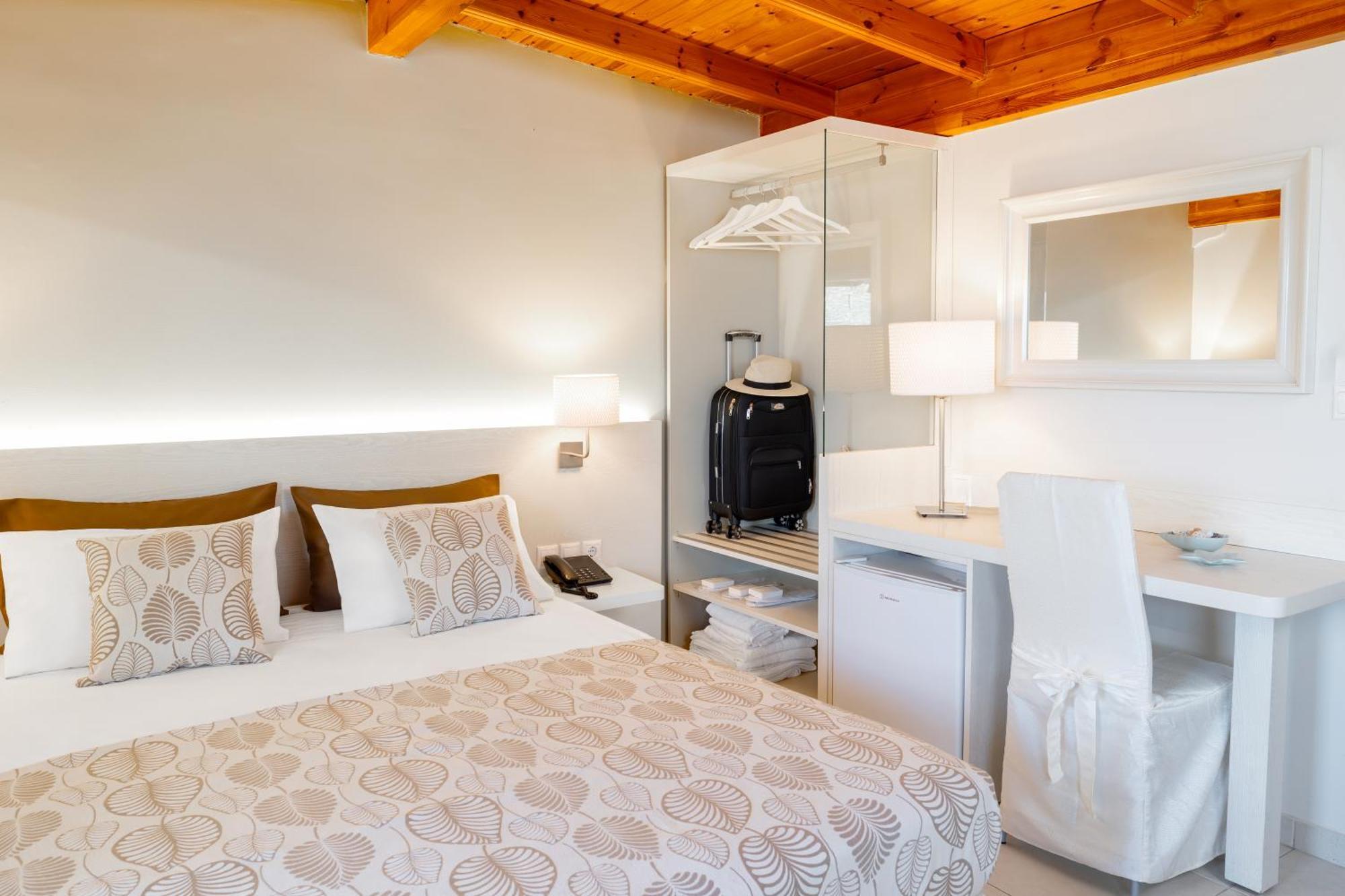 Athos Guest House Pansion Ouranoupoli Exterior photo